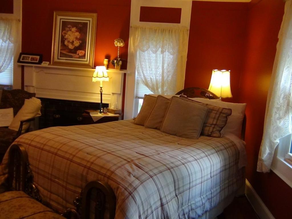 Buffalo Tavern Bed And Breakfast ويست جيفرسون الغرفة الصورة